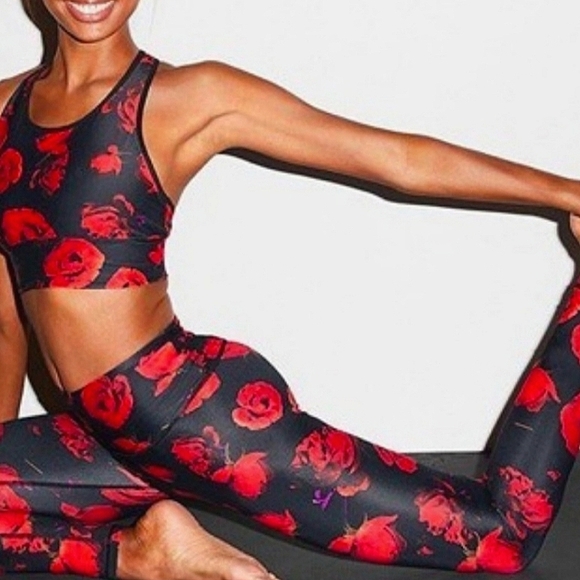 💋OFFER🌹Victoria's Secret VICTORIA SPORT Red Rose knockout leggings, Medium - Picture 4 of 11